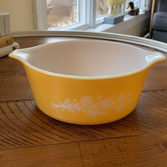 ‎🌞Host Pick 🌞PYREX Gold & white butterfly bowl - Picture 4 of 9